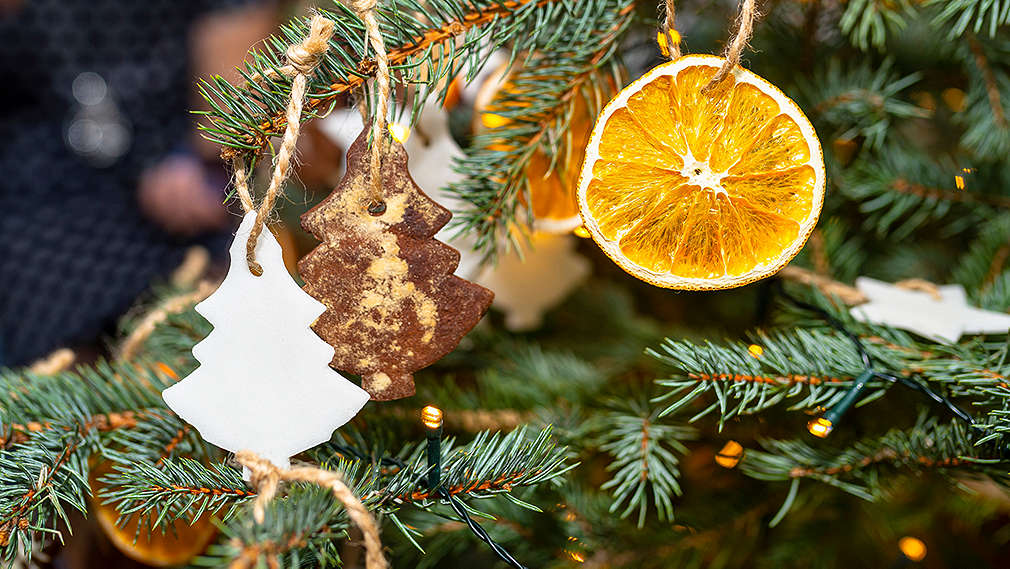 Selbst gemachter Weihnachtsbaumschmuck 