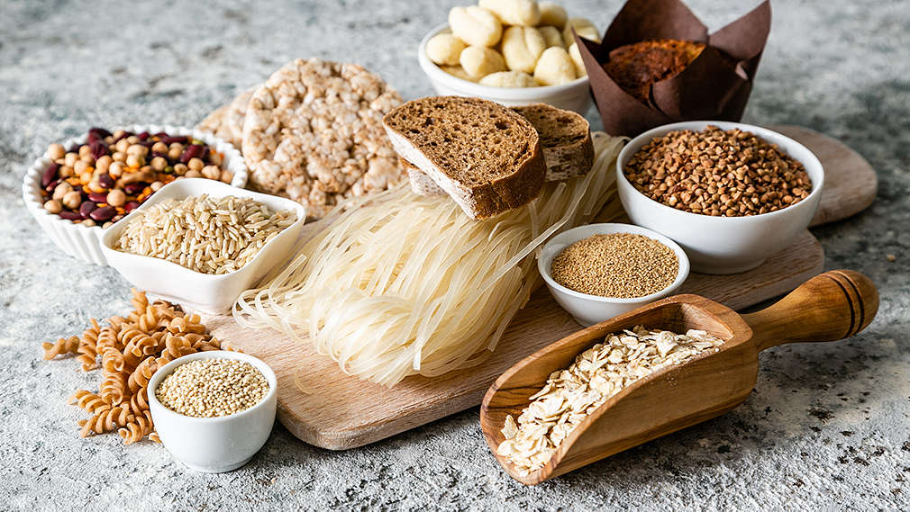 Verschiedene glutenfreie Produkte in diversen Behältern