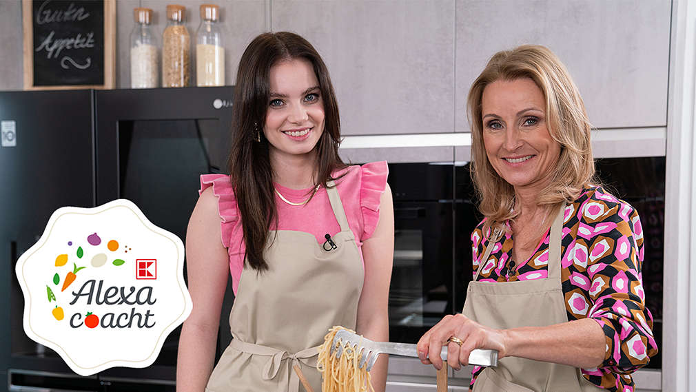 Model und Studentin Luca mit Ernährungsexpertin Dr. Alexa Iwan