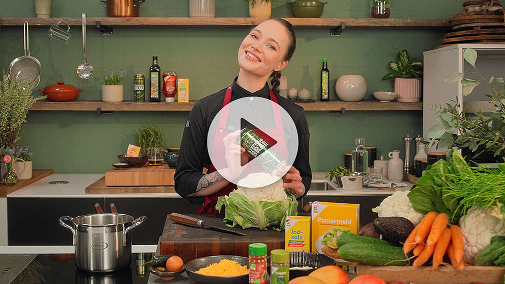 Kochexpertin Verena Leister bereitet ein Drei-Gänge-Menü mit Bier zu