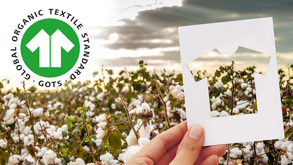 Zwei weibliche Mitarbeiterinnen in einer Kaufland-Filiale