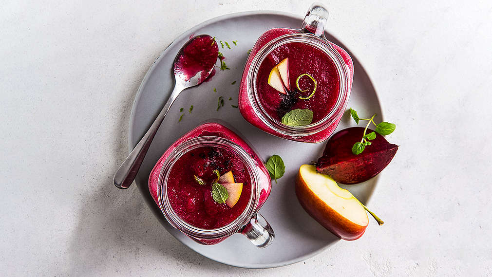 Smoothie z jablek a červené řepy