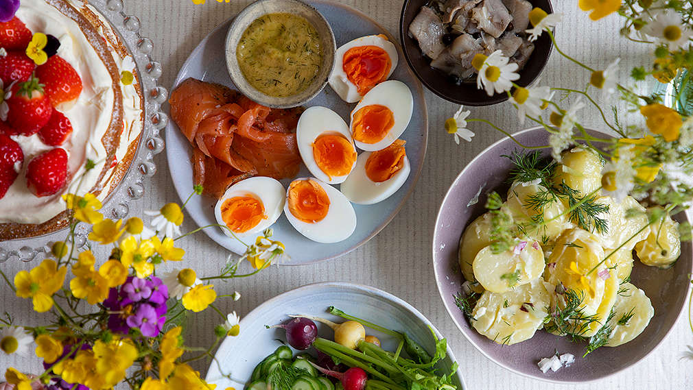 Изображение на различни ястия, характерни за скандинавската кухня