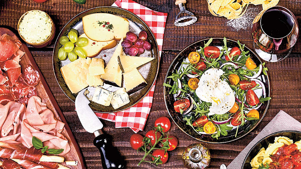 Изображение на различни италиански специалитети