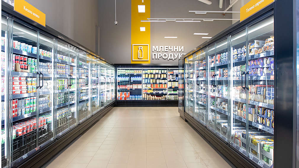 Изображение на хладилни витрини в хипермаркет Kaufland