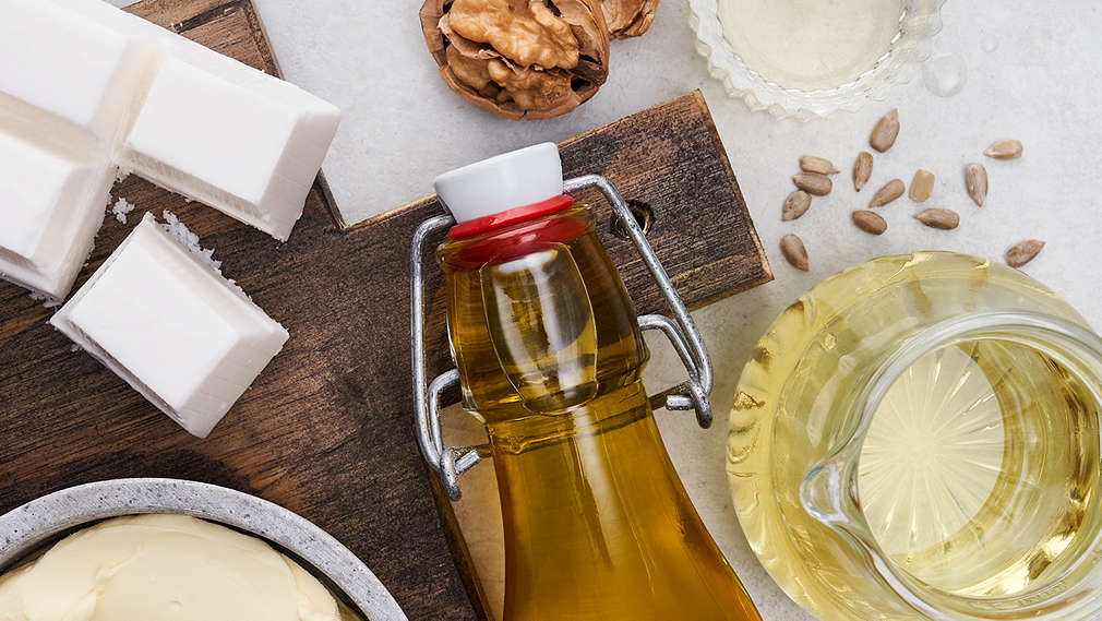 Slika različitih biljnih masti i ulja