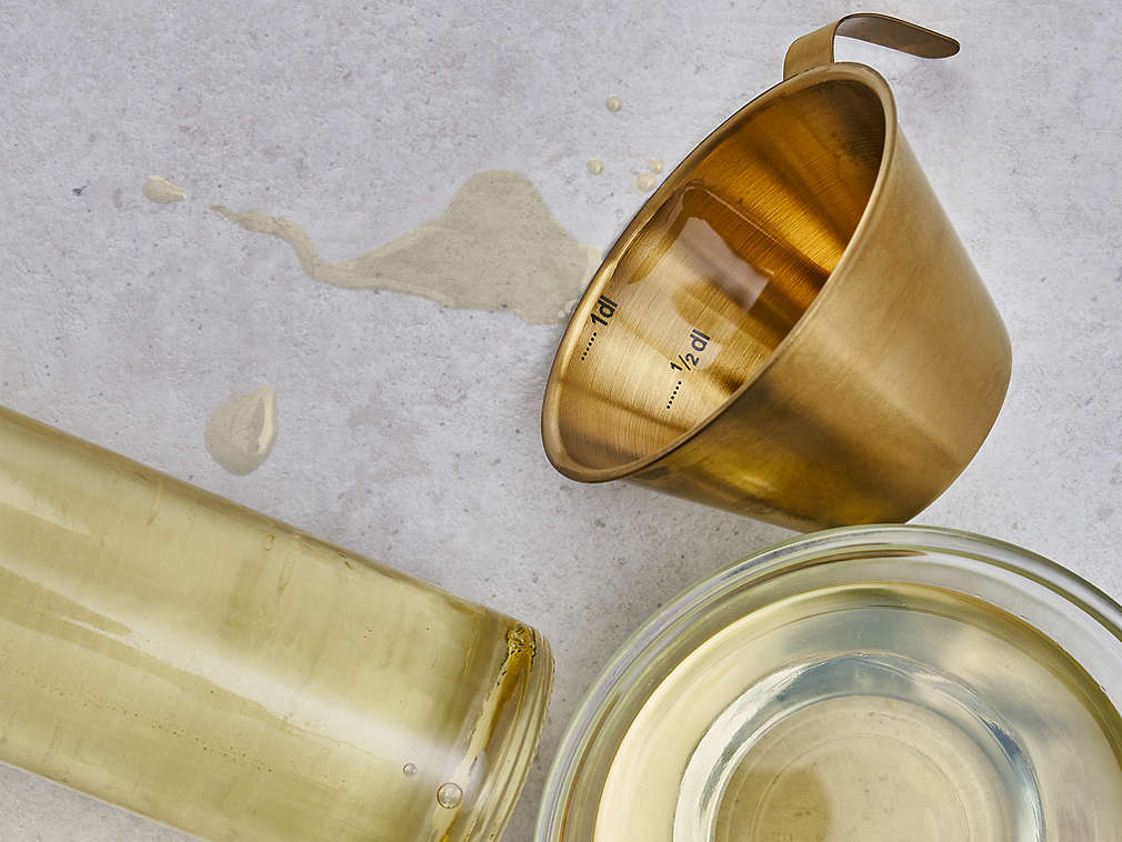 Detailný pohľad na požltový olej