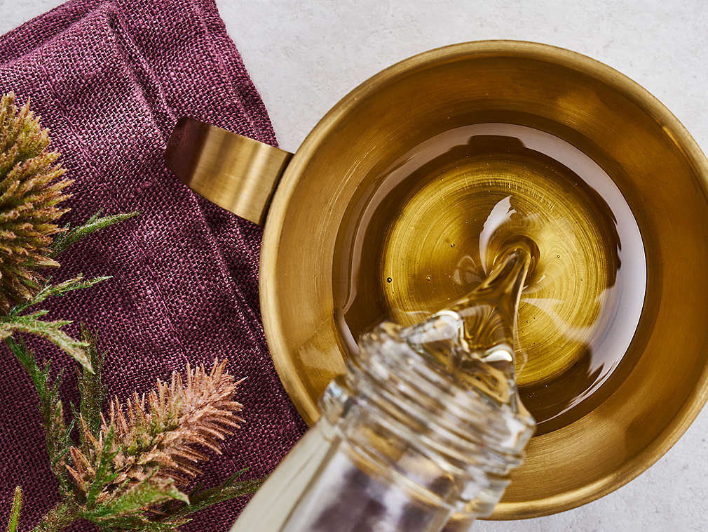 Detailný pohľad na požltový olej