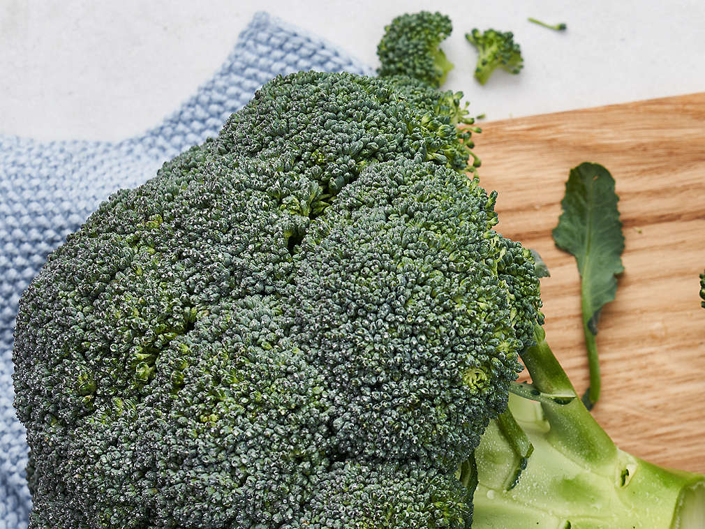 Свежая брокколи, подробный вид