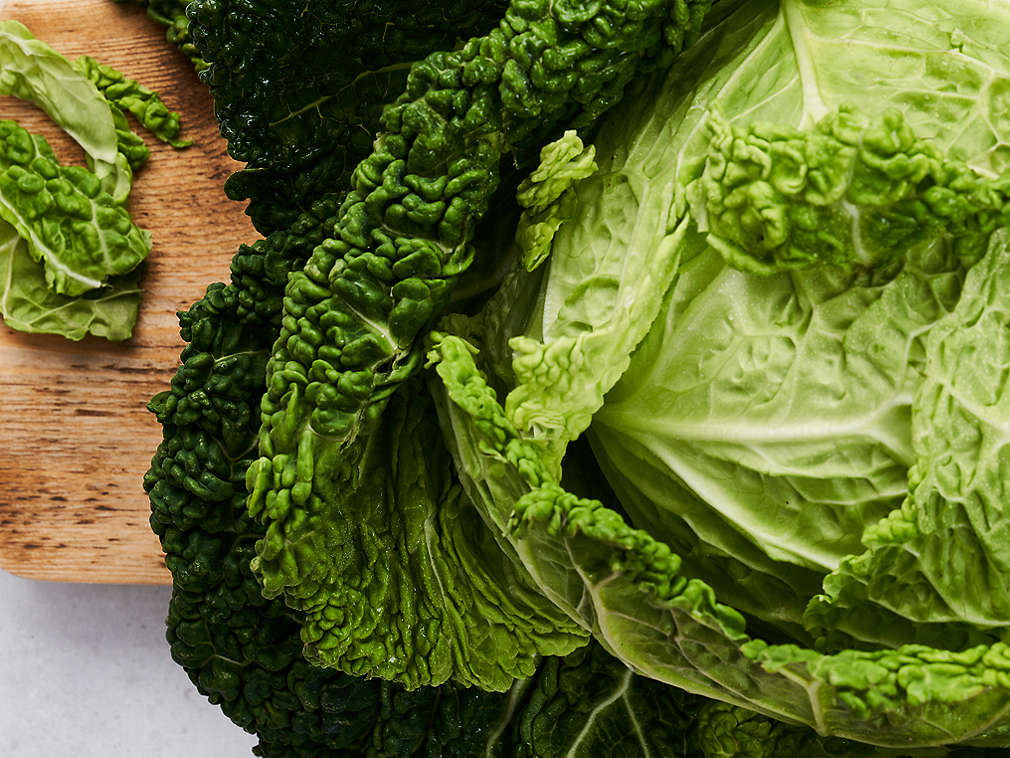 Frischer Wirsing in der Detailansicht