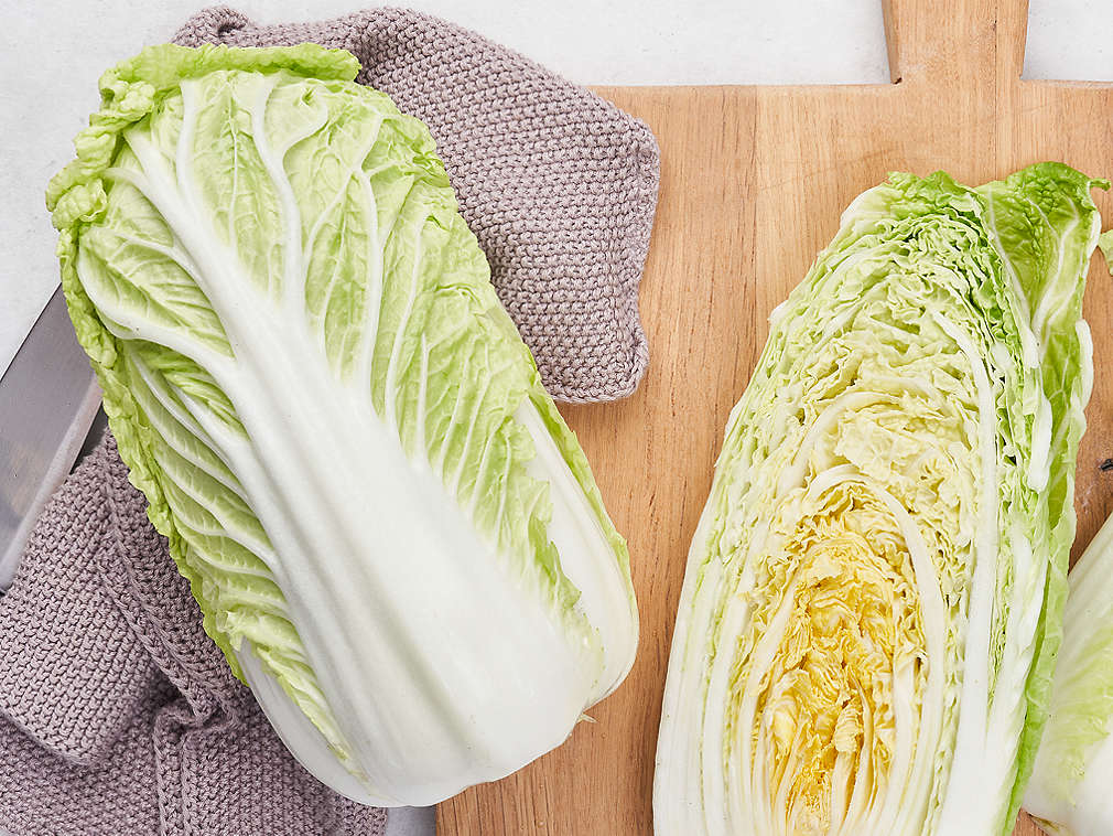 Varză chinezească proaspătă în detaliu