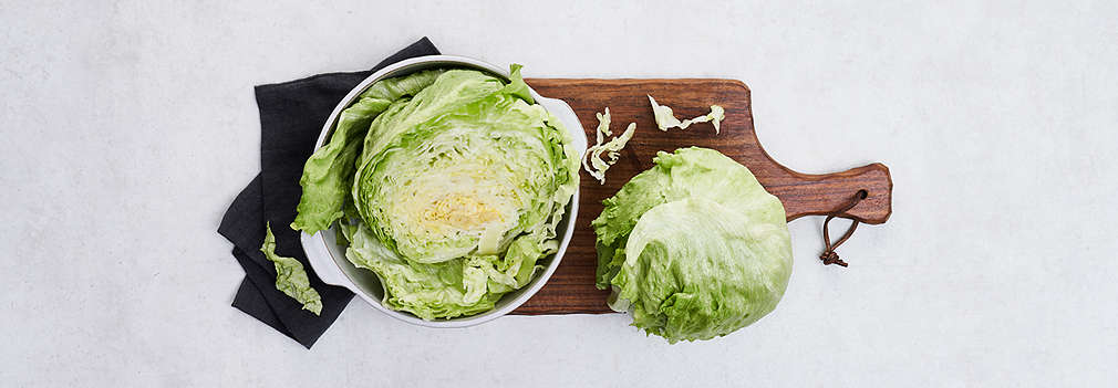 Imagine cu salată iceberg proaspătă