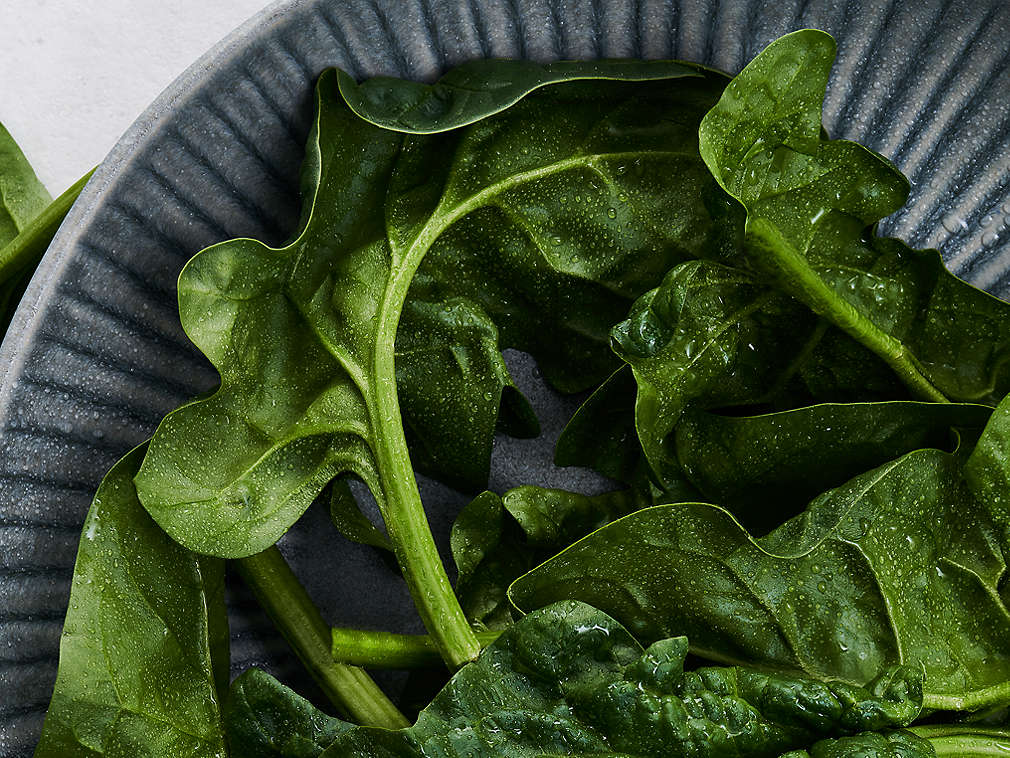 Свежий шпинат, подробный вид