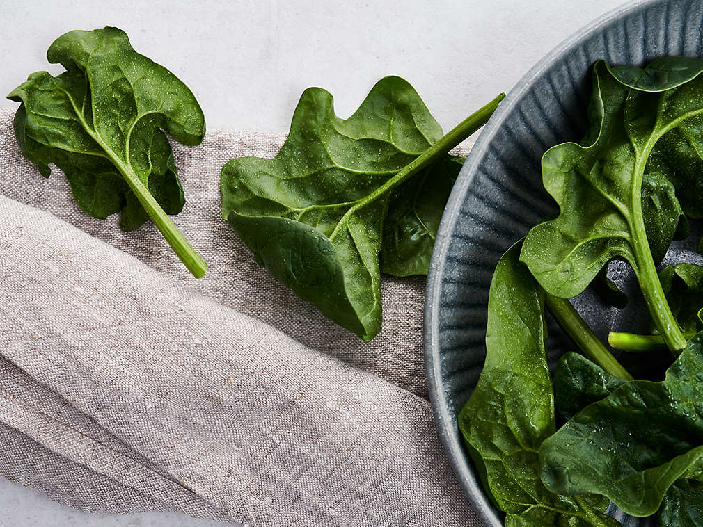 Свежий шпинат, подробный вид