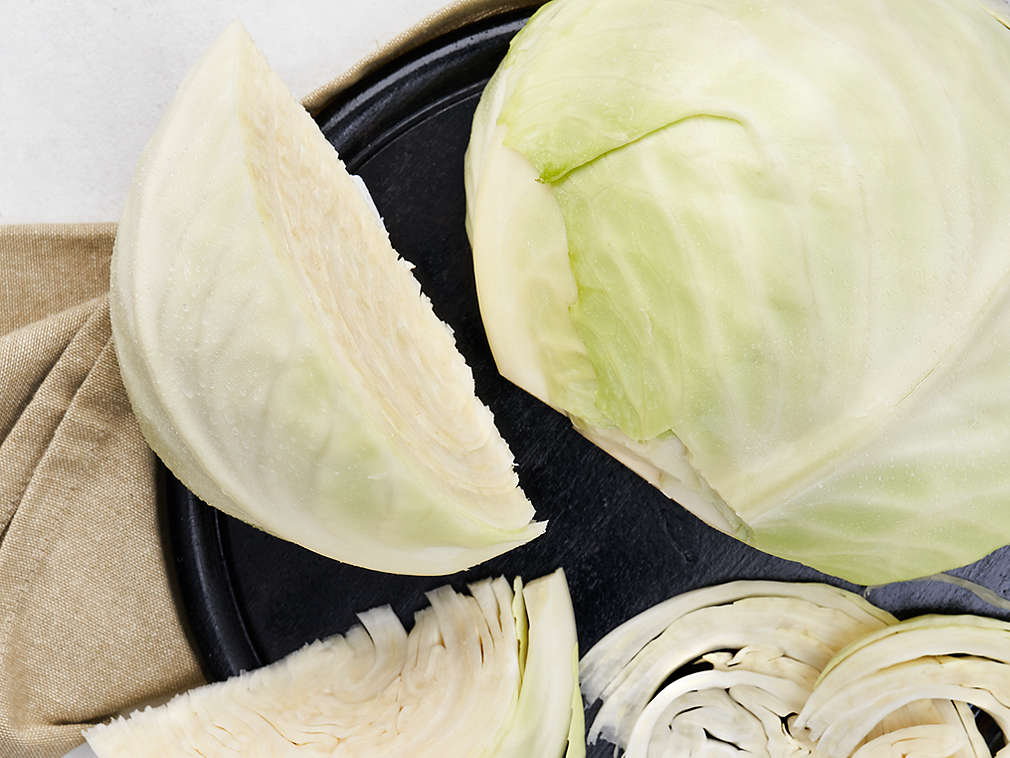 Свежая белокочанная капуста, подробный вид